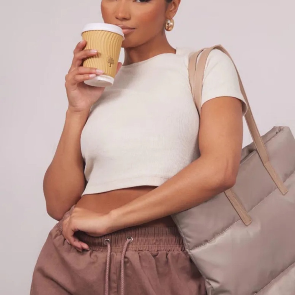 PrettyLittleThing Tan Ribbed Crop Top - Picture 2 of 2